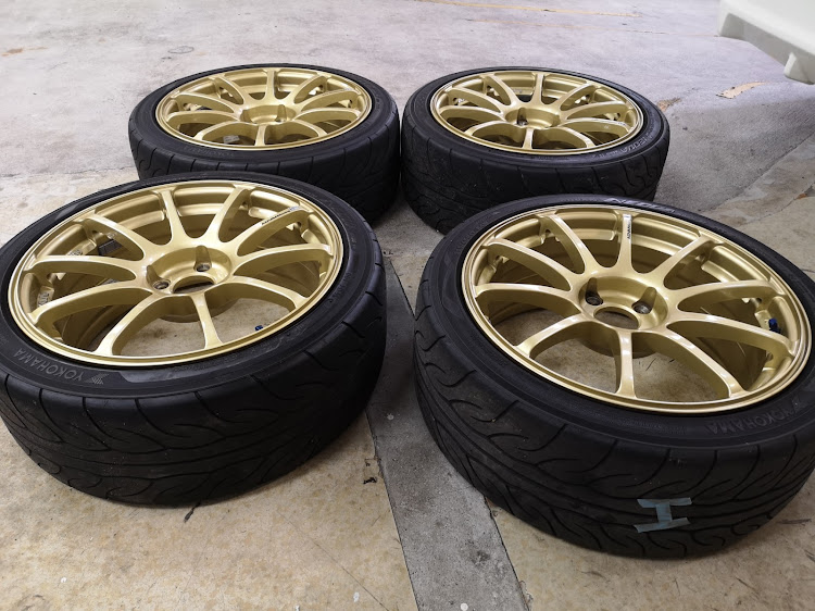 ヴィッツのホイール売り・アドバン・ネオバ・ヤフオク・ヴィッツRSに関するカスタム事例の投稿画像1枚目