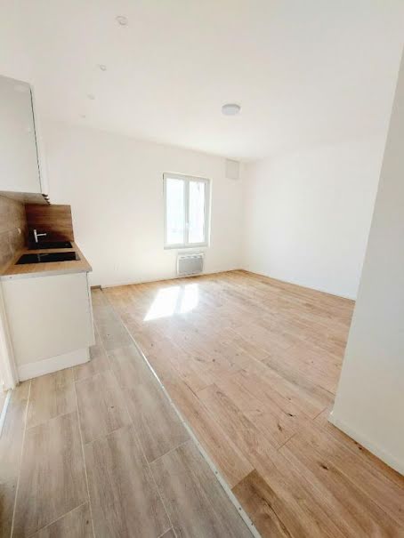 Location  appartement 2 pièces 33 m² à Beauvais (60000), 588 €