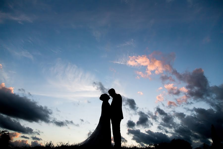 Fotógrafo de casamento Sam Gilbert (samandlouise). Foto de 12 de dezembro 2014