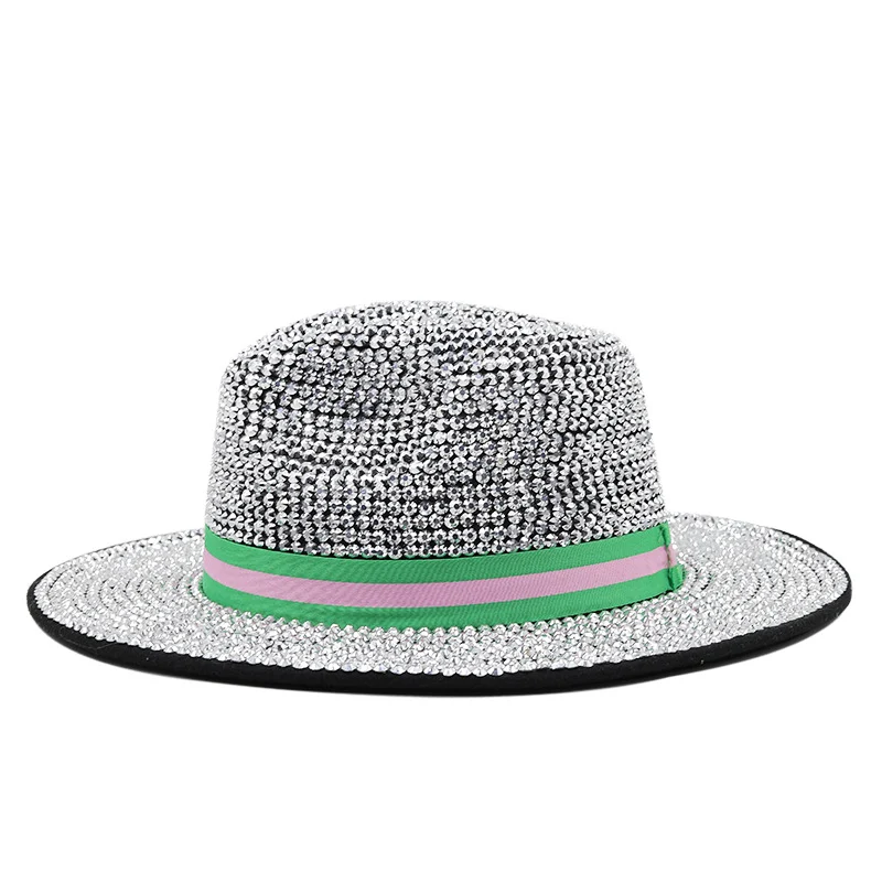 Chapeau haut de forme rayé en laine fait main pour femme, avec point de forage, élégant et chaud, parfait pour les occasions spéciales.