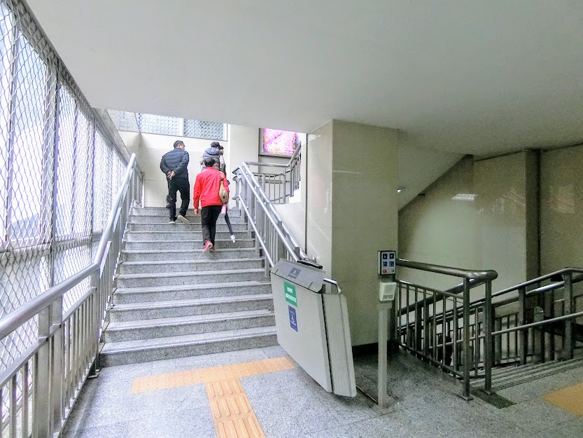 重慶モノレール李子壩駅
