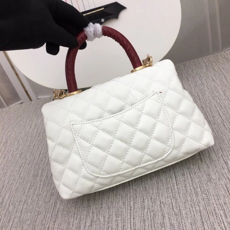 Sac bandoulière portable en cuir caviar Diamond Chain Classic Ball Pattern. Élégance et praticité combinées pour vos essentiels quotidiens.