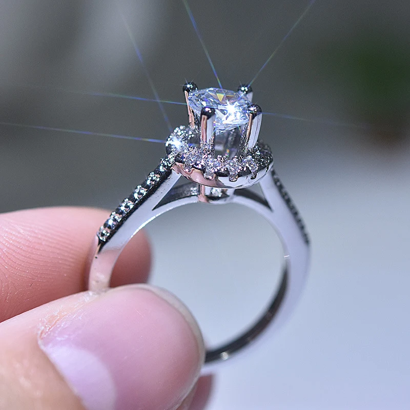 Pierścionek z cyrkoniami dla kobiet Olśniewający blask Elegancki design Idealny prezent Trwały i stylowy Wyjątkowa biżuteria codzienna i na specjalne okazje