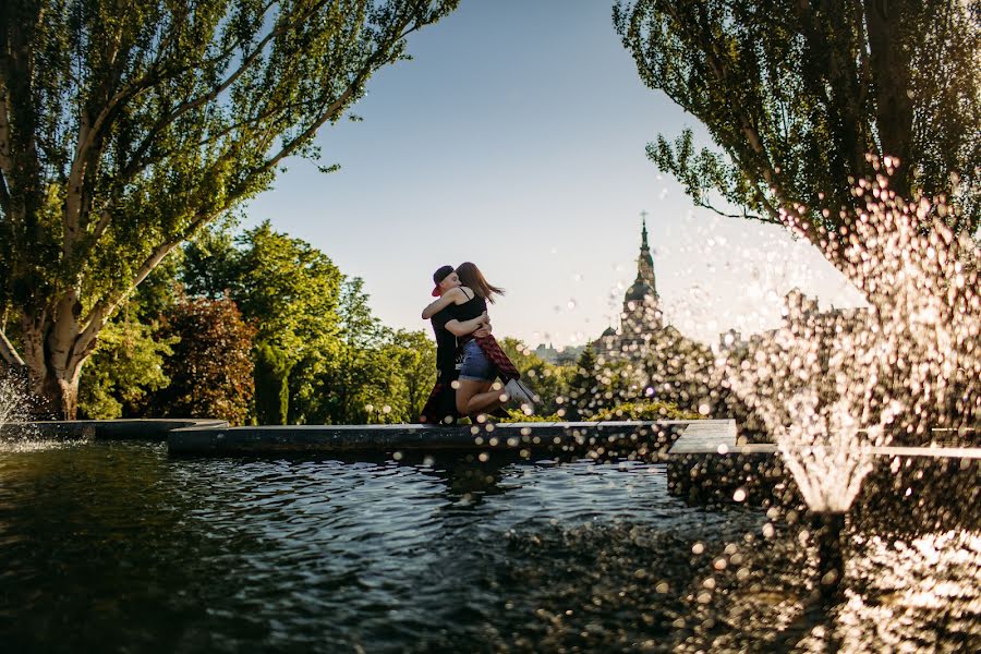 Fotografo di matrimoni Alena Maksimchuk (alenmax). Foto del 15 luglio 2017