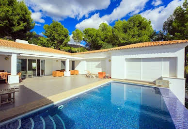 Villa with pool 5