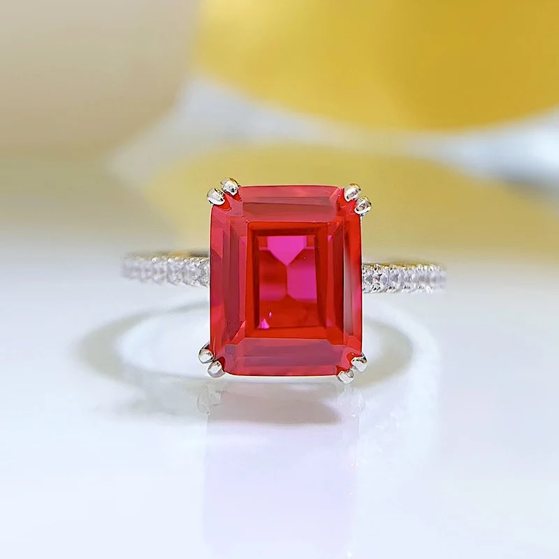 Bague femme argent 925 rectangulaire rétro avec émeraude et design voiture plate 810, un bijou élégant et original.
