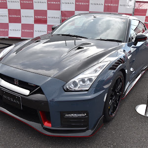 NISSAN GT-R