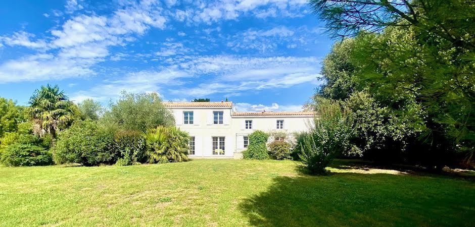 Vente maison 9 pièces 260 m² à Saint-Romain-de-Benet (17600), 647 200 €