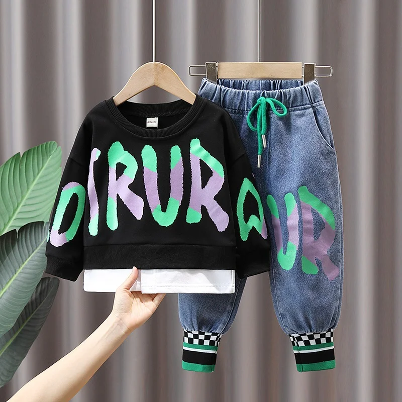 Nuovo completo due pezzi autunnale per neonato, vestiti per bambini belli. Un look elegante e confortevole per il tuo bambino in autunno.