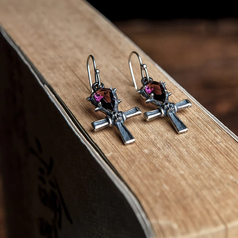 Boucles d'oreilles croix Anka Life en argent sterling S925 Un symbole de foi et d'élégance, un design intemporel, pour un style unique.
