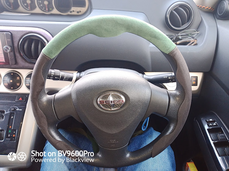カローラルミオンのUSDM・scion xb・DIY・ステアリングカバー・しゃっこいは方言？に関するカスタム事例の投稿画像2枚目
