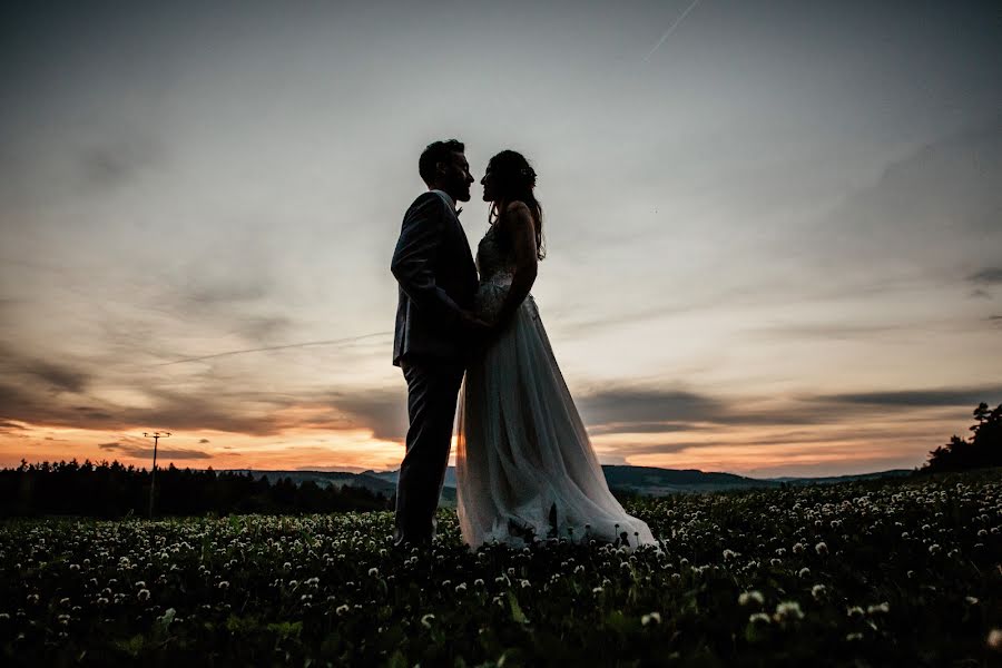 Pulmafotograaf Linda Und Tobi (lindaundtobi). Foto tehtud 5 aprill 2019