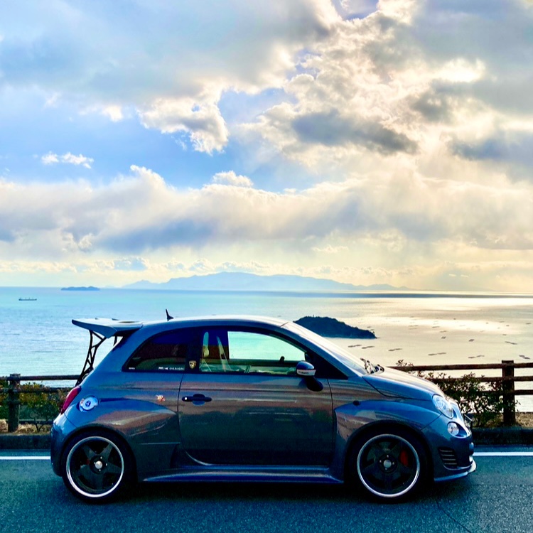 アバルト 595の海と愛車・コロナが早く終息しますようにに関するカスタム事例の投稿画像1枚目