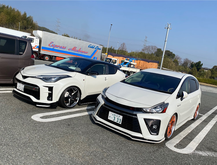 C-HRのプリウスα G's・コラボ撮影・ありがとうございました😊・安全運転・鞍手SAに関するカスタム事例の投稿画像1枚目
