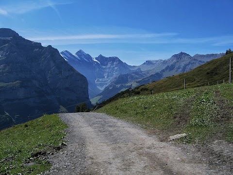 Viaje por los Alpes - Blogs de Suiza - El valle de Lauterbrunnen (10)