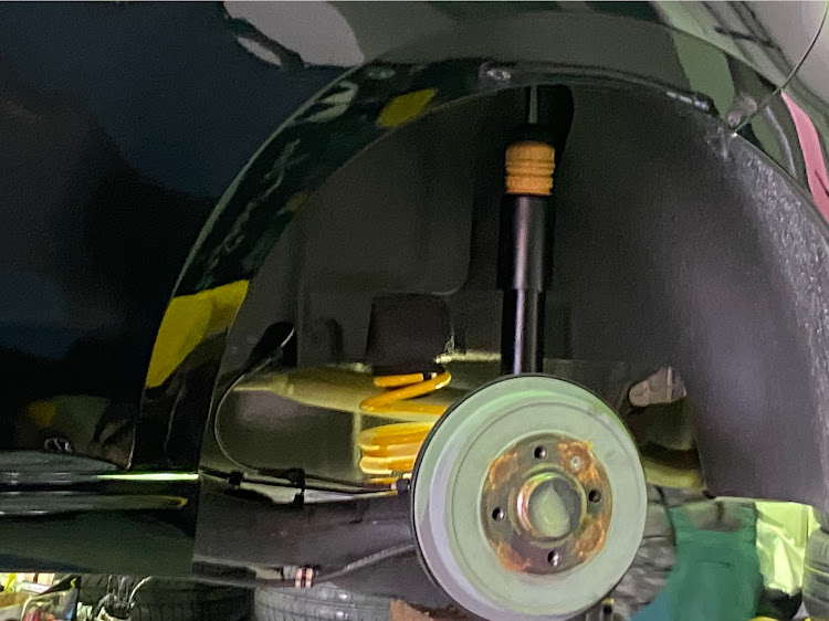 M2 クーペの白い子洗車・黒い子車高調・ドライブに関するカスタム事例の投稿画像9枚目