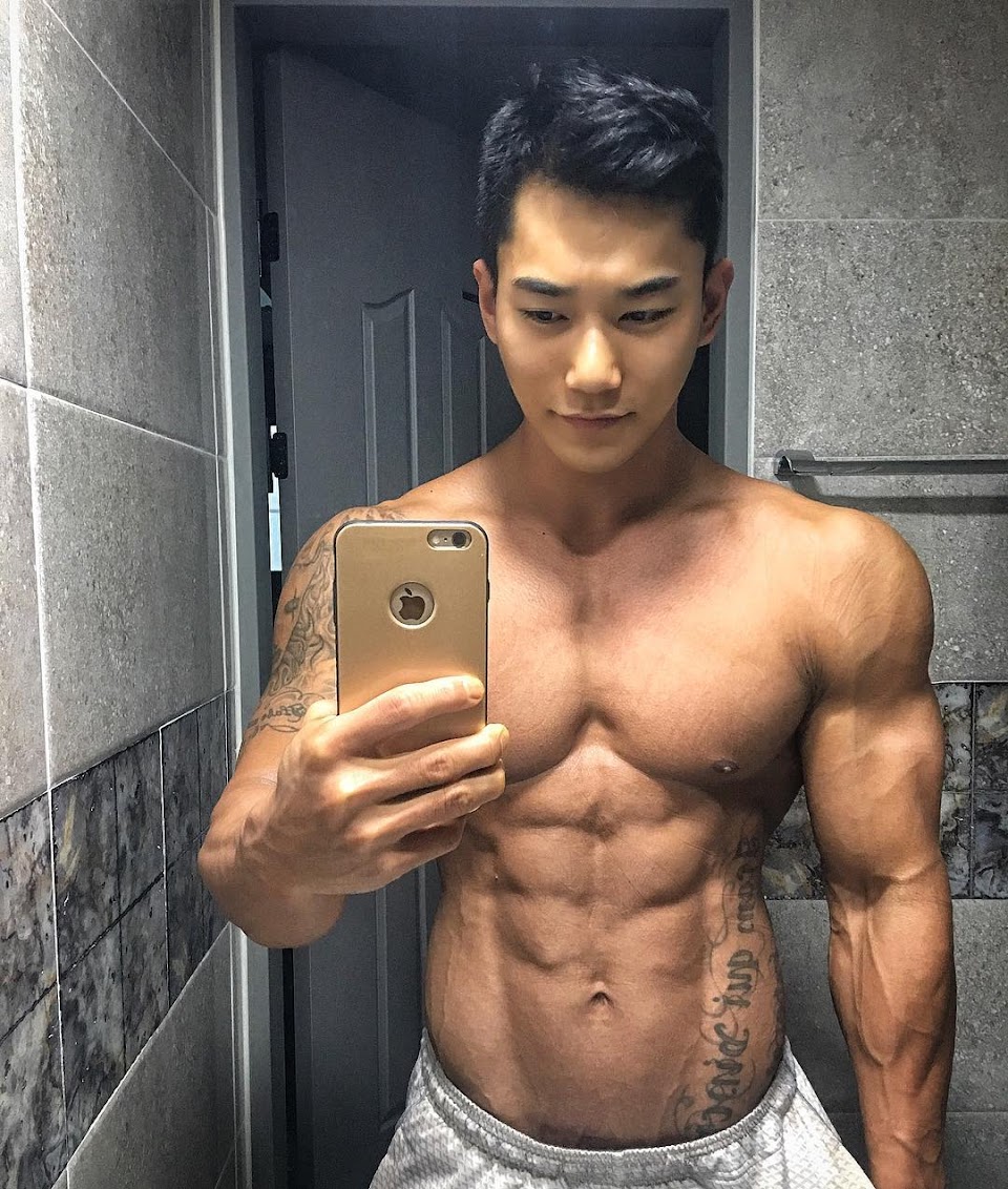 Girls Around The World Are Swooning Over This Korean Bodybuilder (11 Photos)