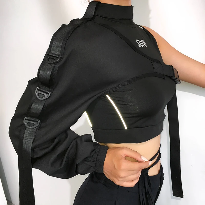 Schooltas met reflecterende gesp en T-shirt voor betere zichtbaarheid. Veiligheid voor kinderen, altijd en overal.