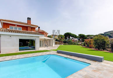 Villa with pool 3