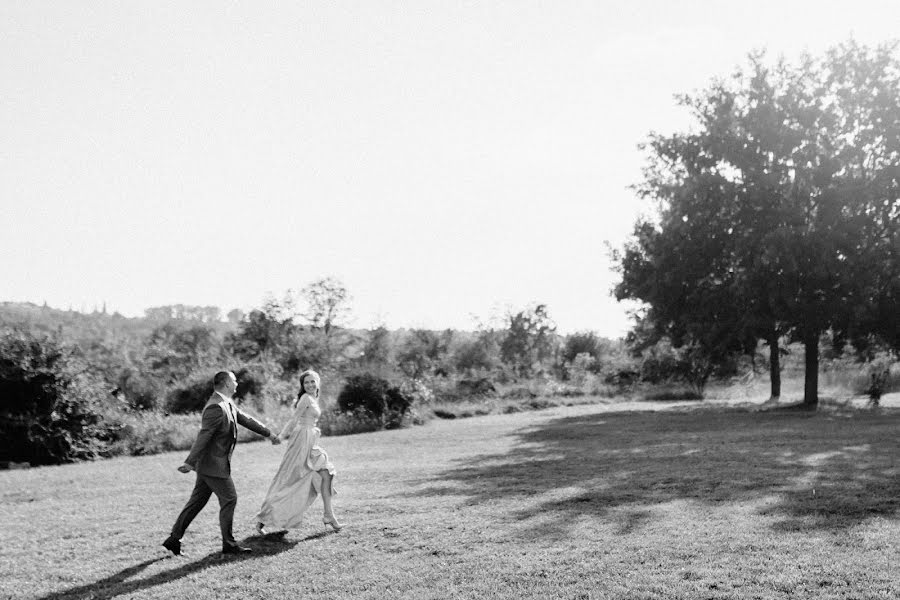 Fotografo di matrimoni Nikolae Grati (gnicolae). Foto del 13 ottobre 2018