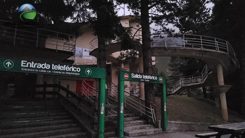 Torre del Llambrión con Niños por la Chimenea en los Picos de Europa