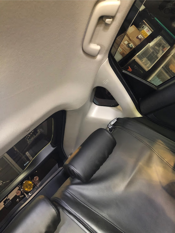 DAZZLE-ダズルさんが投稿したDAZZLE・30プリウス・車検・IR断熱スモーク1%・持ち込みフィルムに関するカスタム事例の投稿画像4枚目