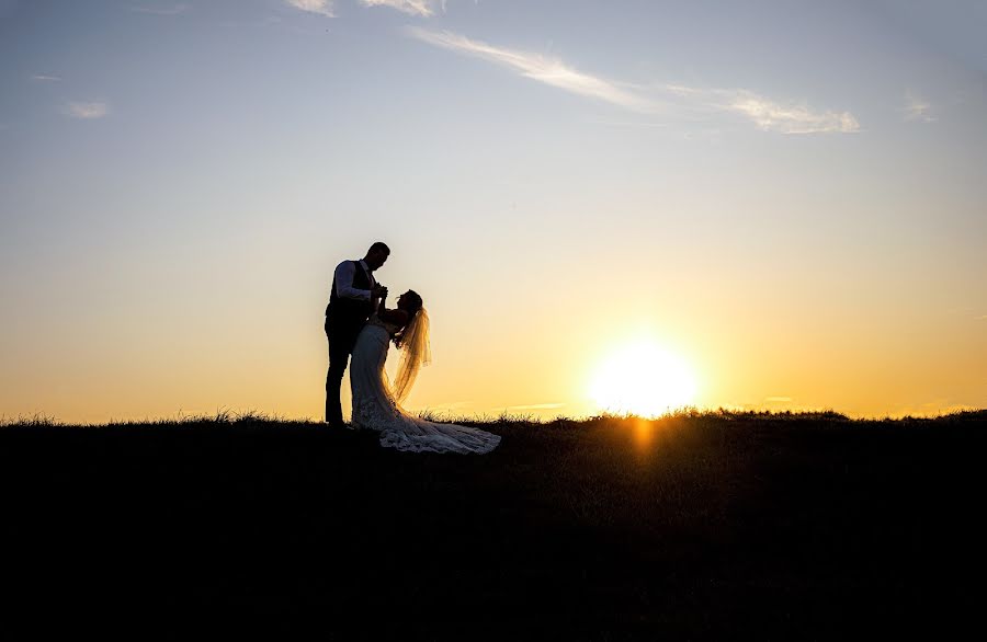 Fotógrafo de casamento Corrine Gretton-West (corrinewest). Foto de 25 de agosto 2019