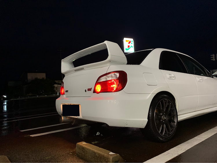 インプレッサ WRX STIのインプレッサWRXSTI・涙目インプ・梅雨・水もしたたる…・洗車したいに関するカスタム事例の投稿画像1枚目