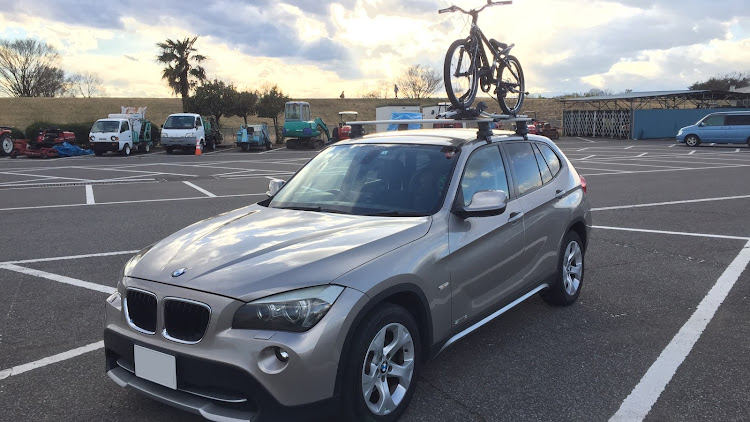 X1のカシミアシルバーメタリック・ファミリーカー・通勤車・FR車に関するカスタム事例の投稿画像1枚目