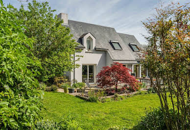 House with garden and terrace 2