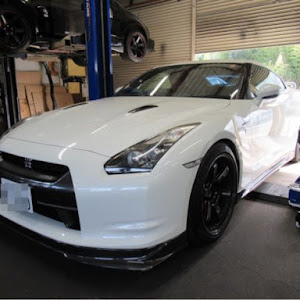 NISSAN GT-R