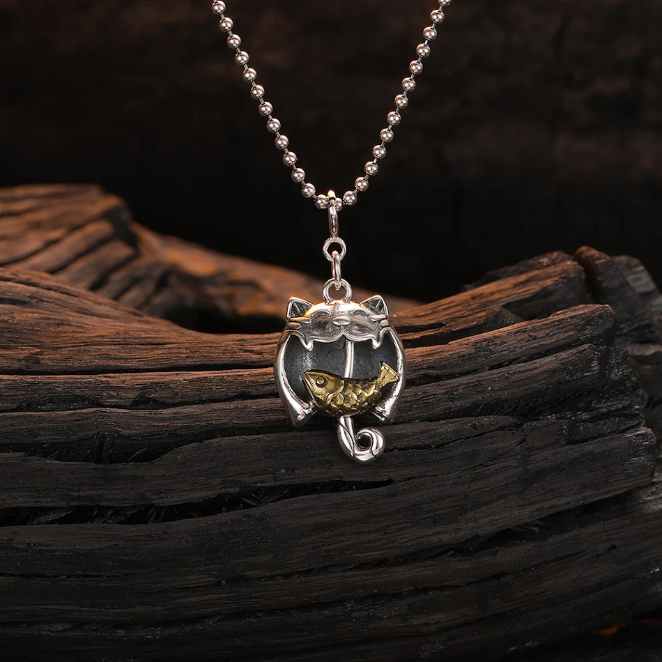 Collier femme avec pendentif chat vintage en argent sterling S925 mangeant du poisson, un bijou élégant et original