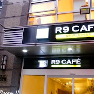 R9 Café 蜜糖吐司、鬆餅專賣店