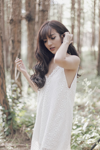 Xinh đẹp, tài năng, hài hước và tinh tế, nhưng đến hiện tại <b>Bích Phương</b> vẫn chưa có mối tình vắt vai.