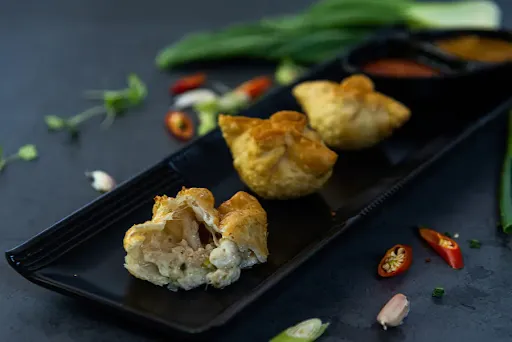 Chicken & Cheese Fried Momo (8 Pcs)