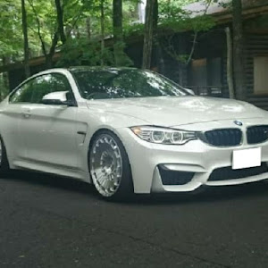 M4 クーペ