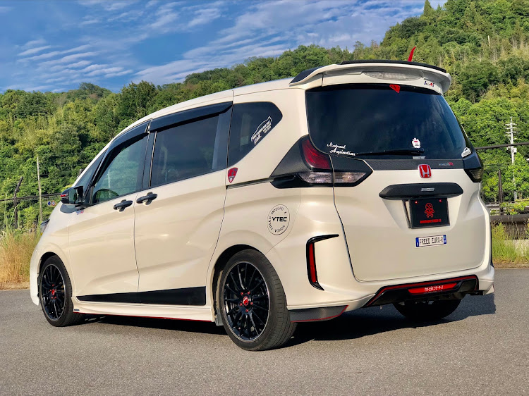 フリードのCROSSBONE FREED X1・EURO-R仕様・横ヨコ祭りに関するカスタム事例の投稿画像10枚目