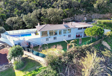 House with garden and terrace 2