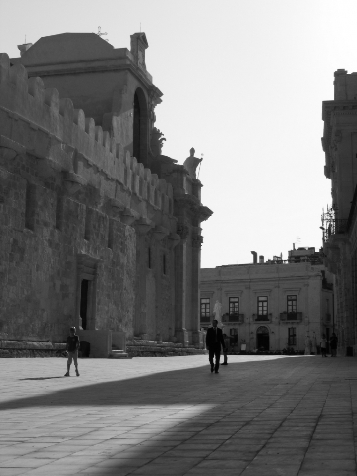 Walking alone di pieghina