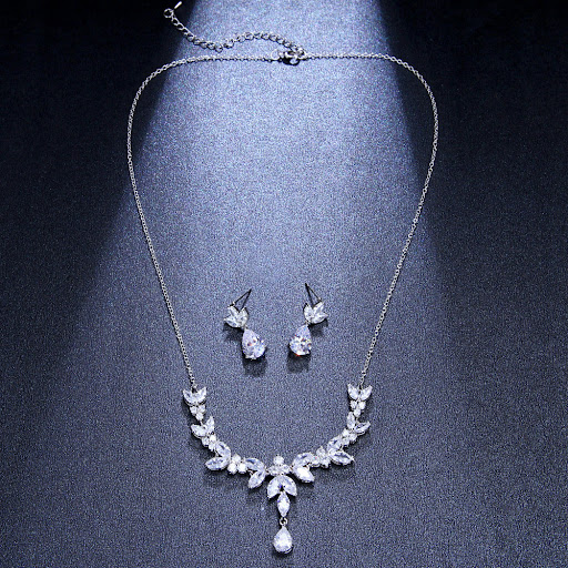Title 5, Cool and Luxurious Pendant Necklace Accessories...