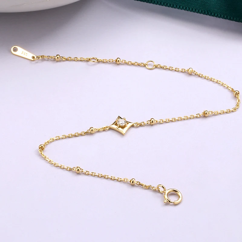 Bracciale con catena di perline e diamanti, semplice e versatile per ragazza. Un gioiello elegante e perfetto per ogni occasione, un regalo ideale e apprezzato.