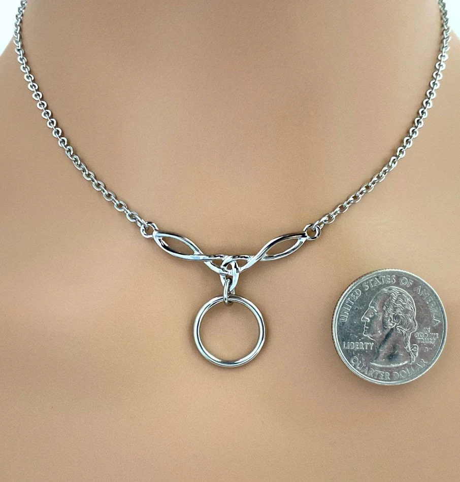 Moon XINGX Düşük Profilli O-ring Hediye Kolyesi Zarif ve minimalist bir takı, her durum için mükemmel bir hediye seçeneği.