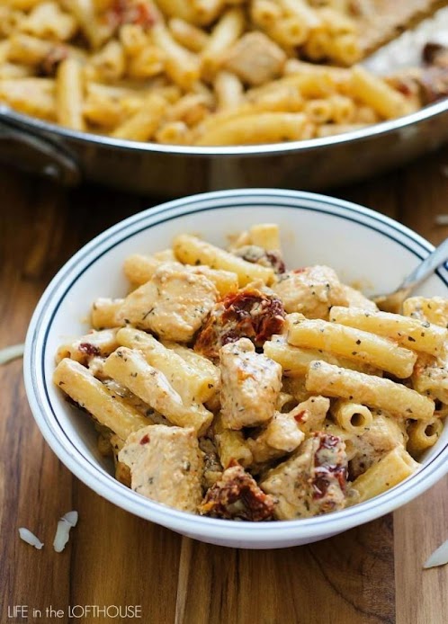 Chicken Mozzarella Pasta with Sun-Dried Tomatoes