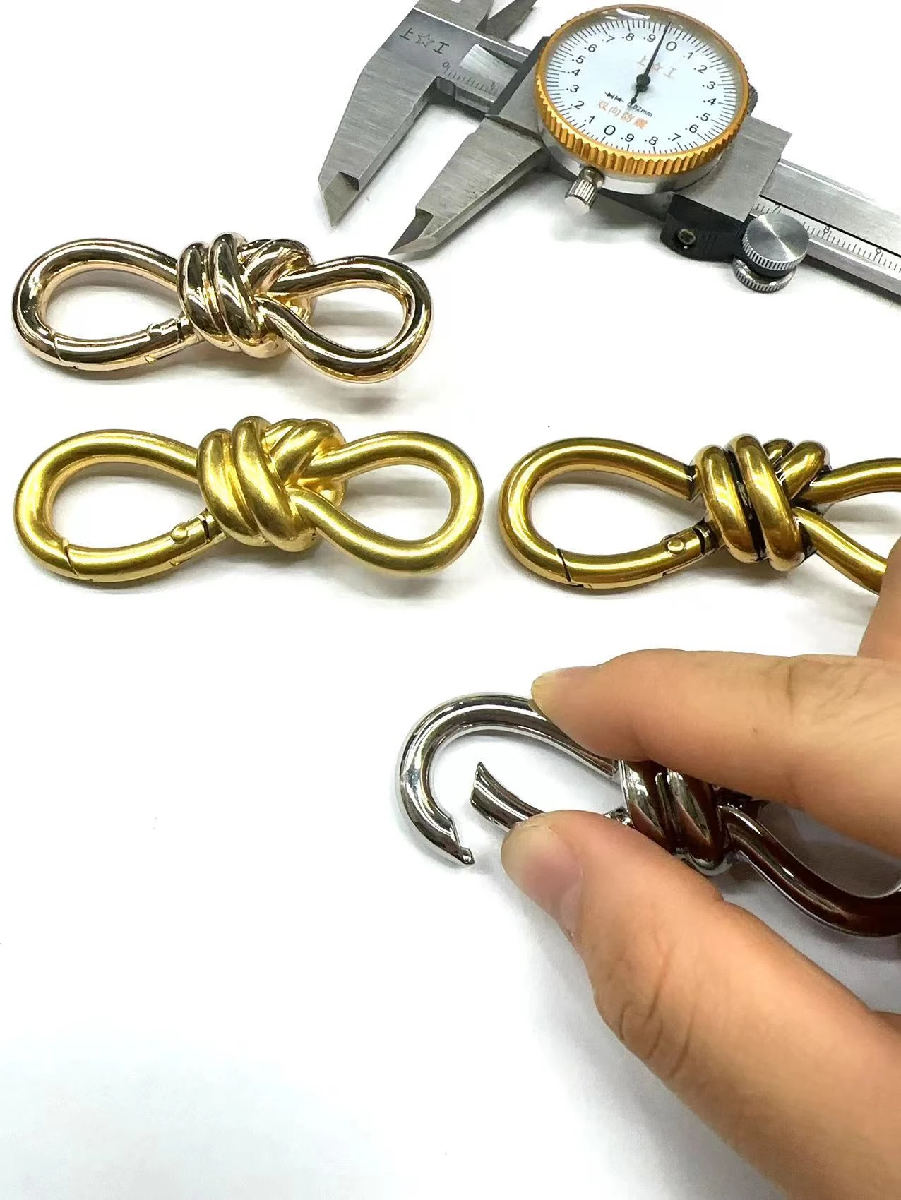 Title 9, Hardware geweven damestas met open gesp, stijlv...