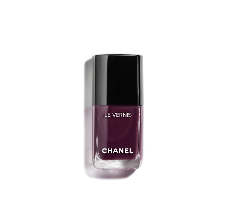 Chanel Le Vernis Longwear Nail Colour in 141 Oiseau De Nuit.