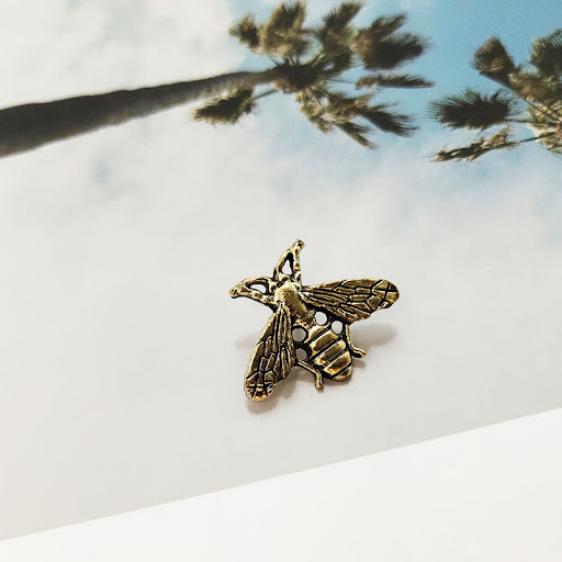 Title 2, Retro Style Old Gold Bee Small Brooch Anti-ligh...