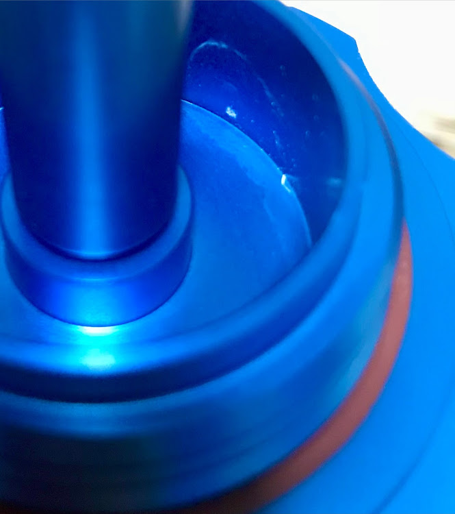 3シリーズ セダンのカスタムパーツ・エンジンルームドレスアップ・アルミパーツに関するカスタム事例の投稿画像3枚目