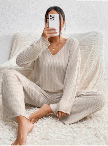 Title 4, Womens Knitted Two-Piece Set Round Neck Long-S...