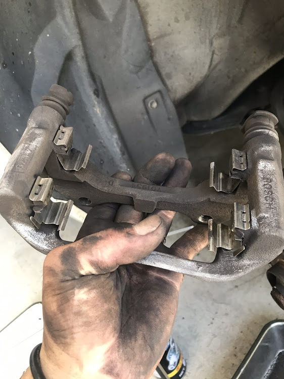 フィアット500のガレージライフ・整備日記・フィアット500・DIY・ブレーキパッド交換に関するカスタム事例の投稿画像6枚目