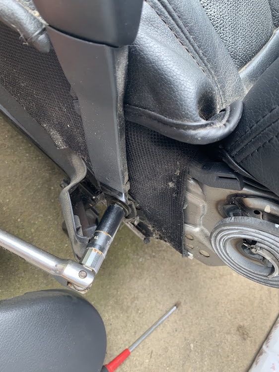 アイシスの早速、シート取り付け♫・午後から家族サービス決行！！に関するカスタム事例の投稿画像4枚目